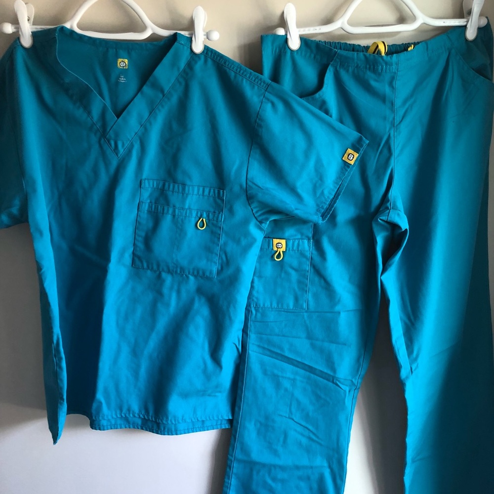 Scrub set